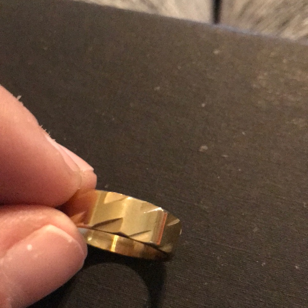 Gold ring - Picture 3 of 3